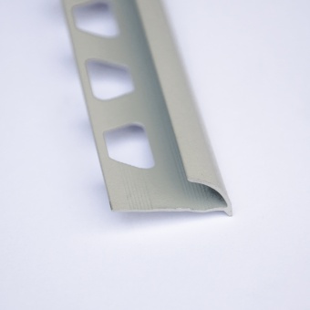 Кромочный овальный уголок O12 серебро 2.7 метра