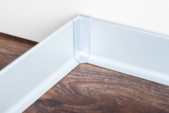 Алюминиевый плинтус POLVEKA 60мм серебро 2,7м.