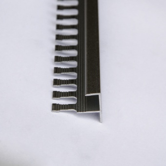 Уголок F-образный 10 мм серебро 2.7 метра